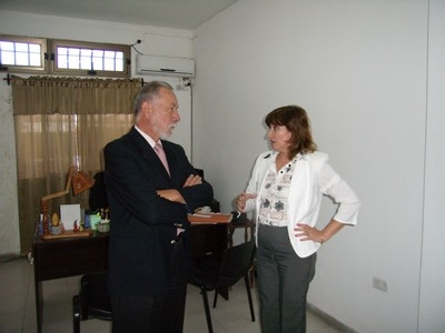 Dr. Sergio Gonz&aacute;lez con Defensora Regional LGSM Dra. Cristina Saman